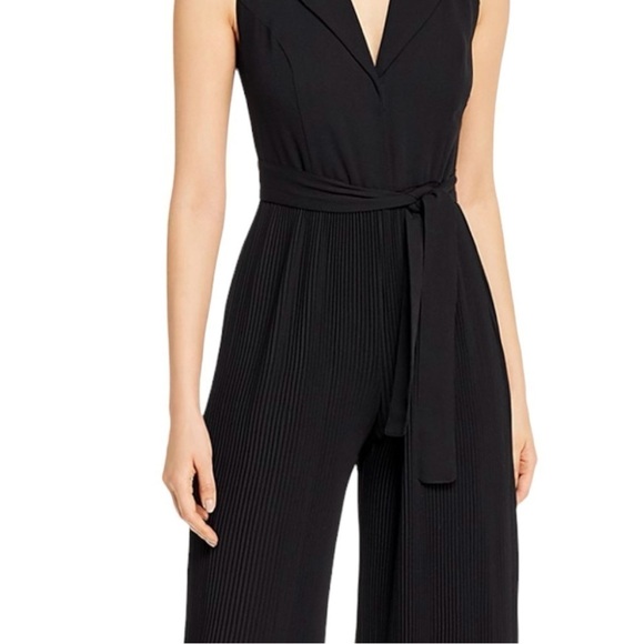 T TAHARI Sleeveless Pleated V-Neck Belted Jumpsuit Jumper Black New Size 8 - Picture 7 of 11